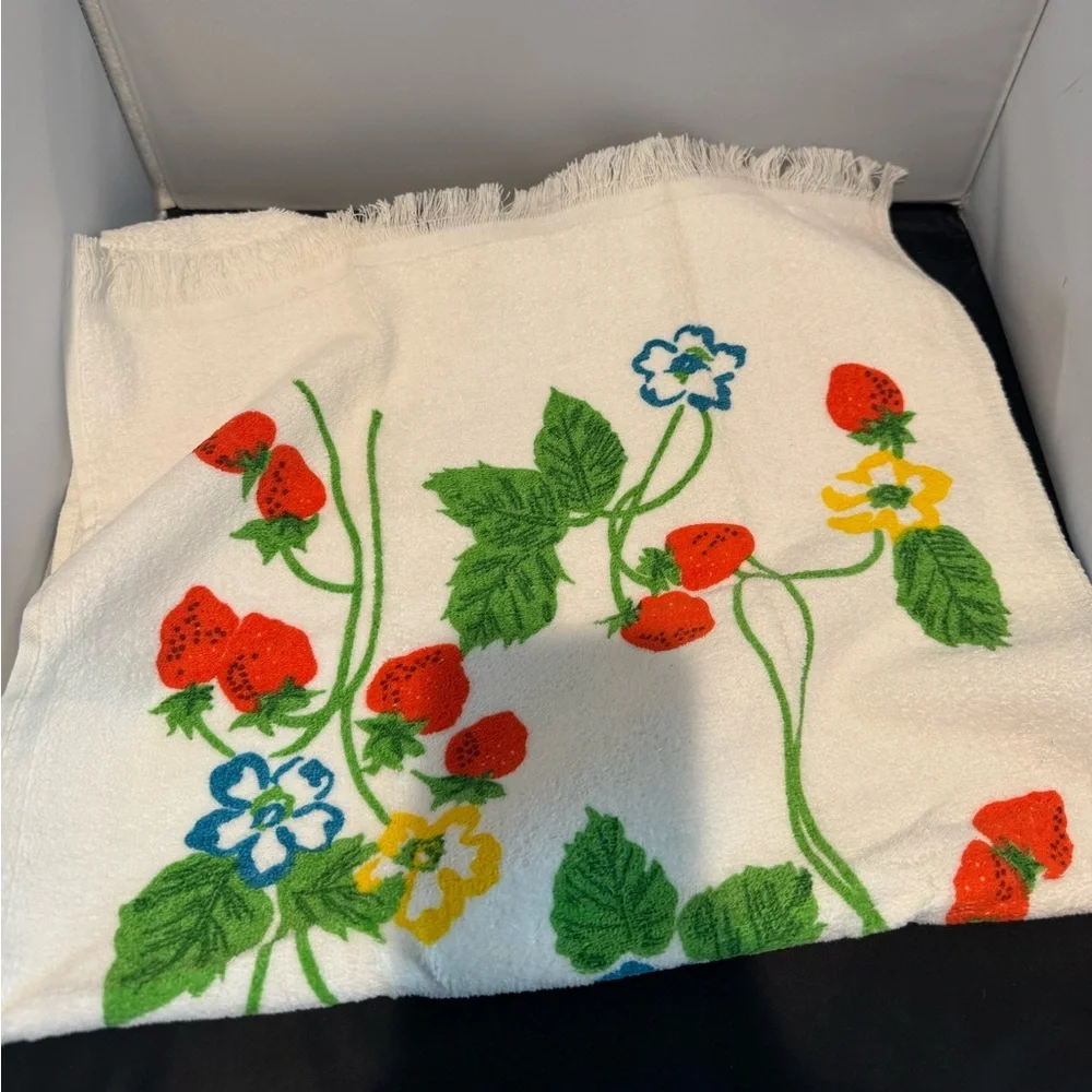 RARE Vintage Cannon Monticello Terry Cotton Strawberry Print Set Bath Towel